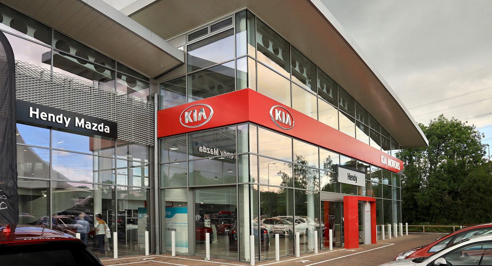 Hendy New Build Car Showroom