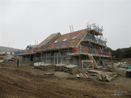  Large Quantity of Various Sized Scaffolding & Boards