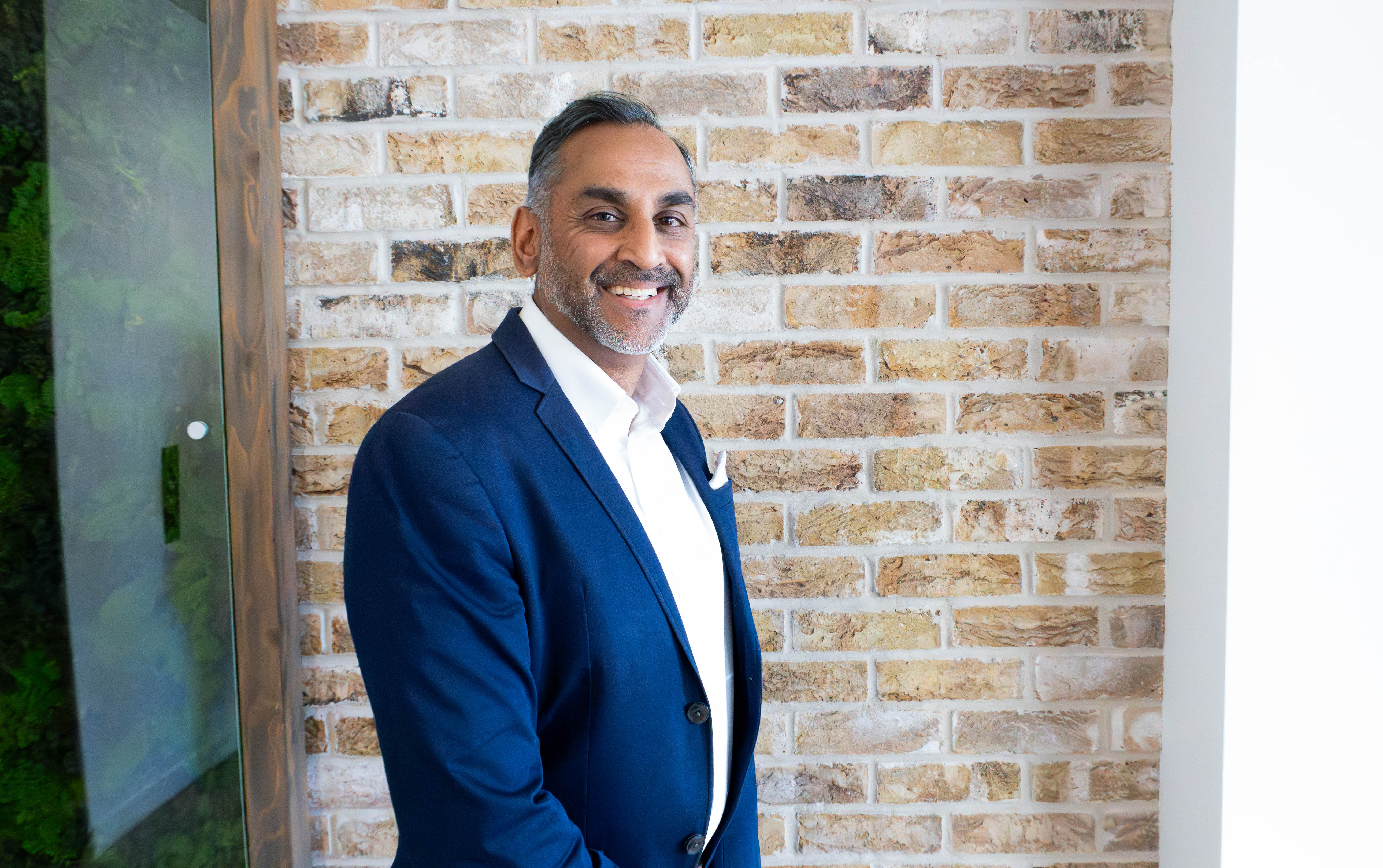 Akhtar Alibhai | Co-Head of London and SE Industrial & Logistics Senior Director
