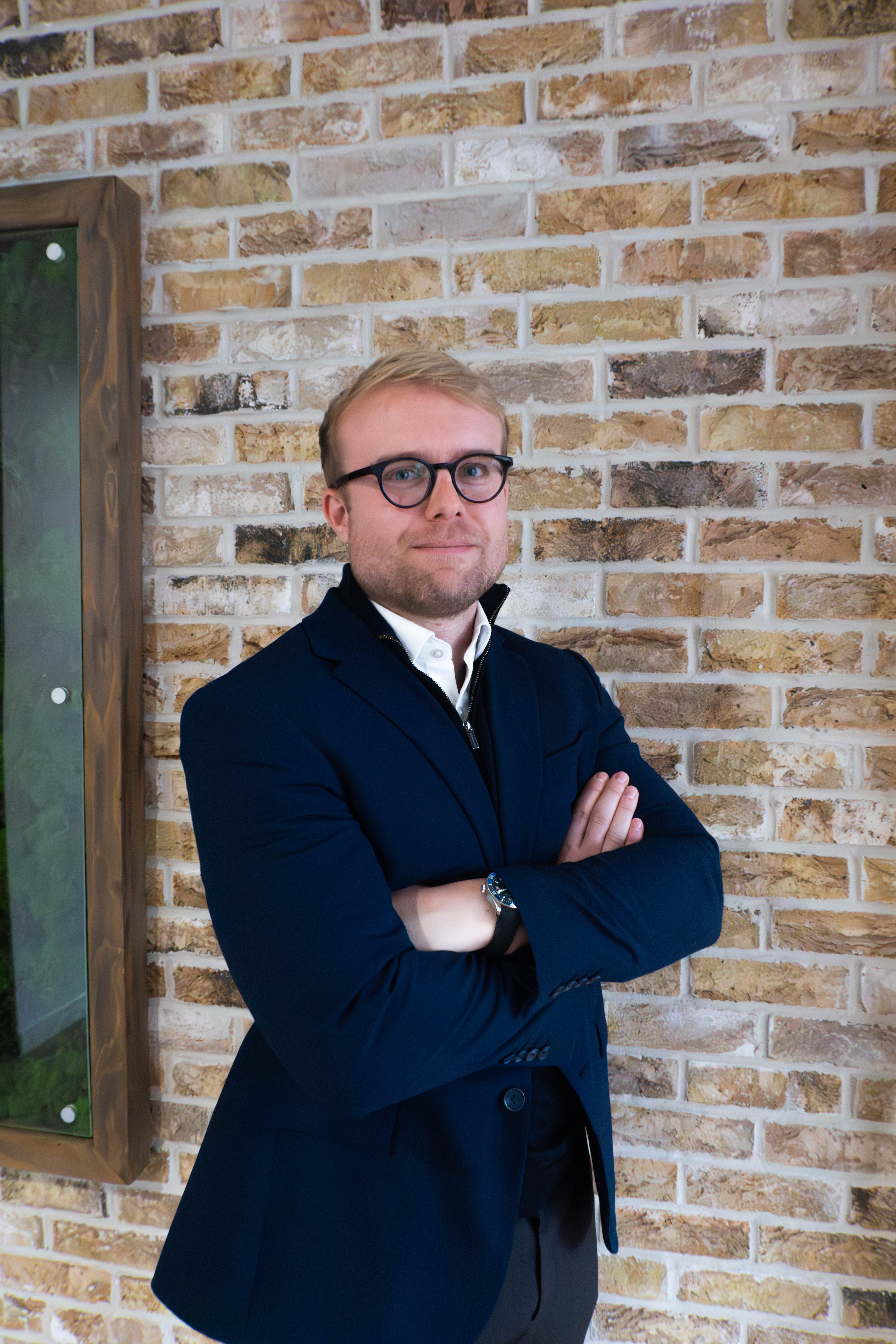 Ollie Westwell | Associate Director - Industrial & Logistics